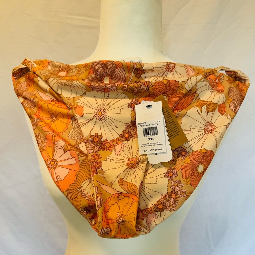 Women’s Floral Bikini Bottoms in Orange and Cream
✨NWT✨